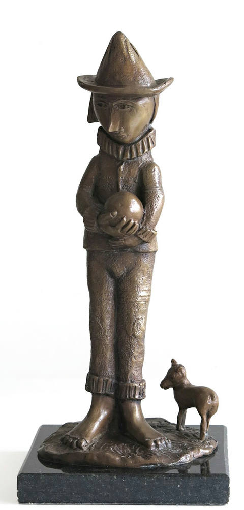 Menino com bola e cachorro