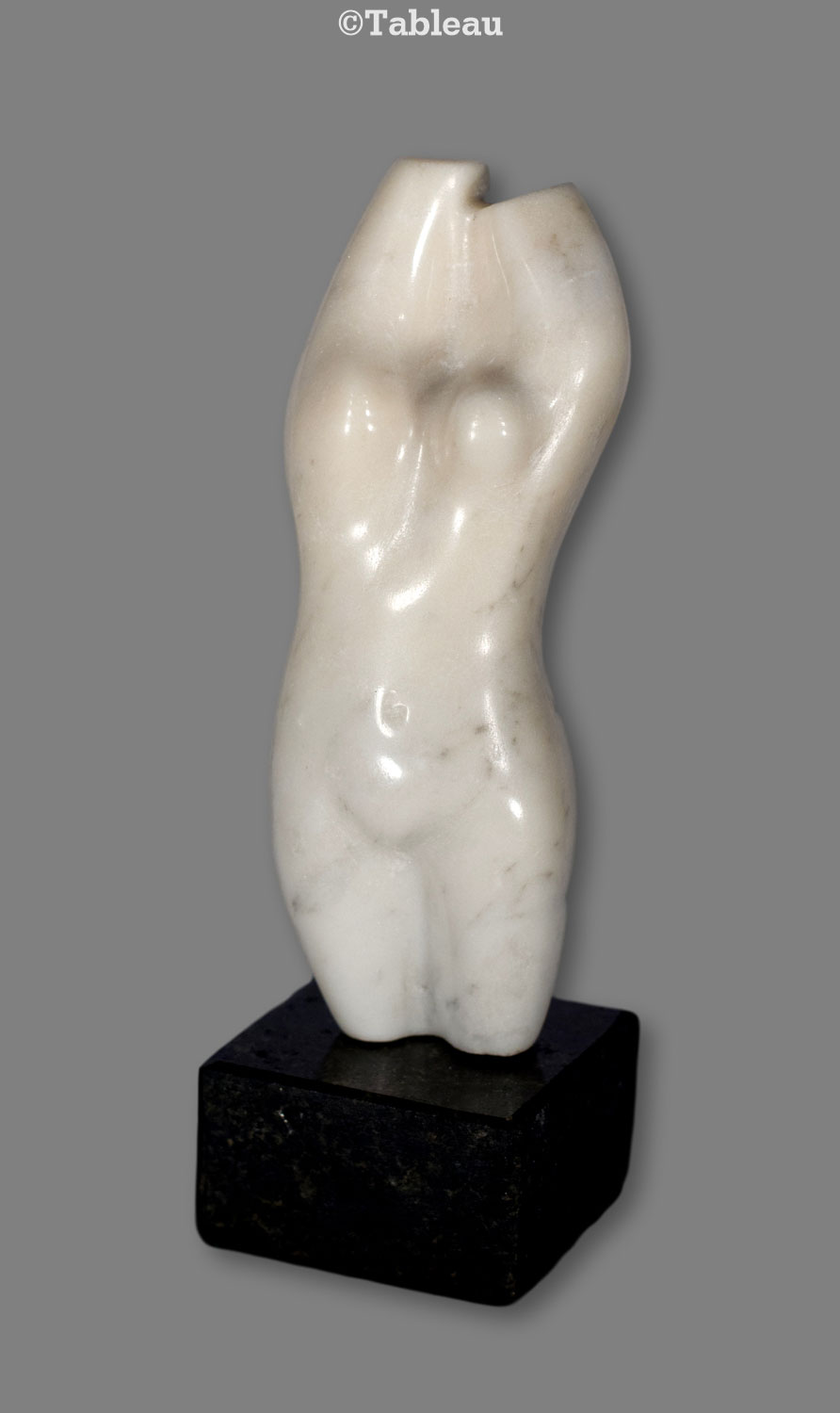 Nu feminino
