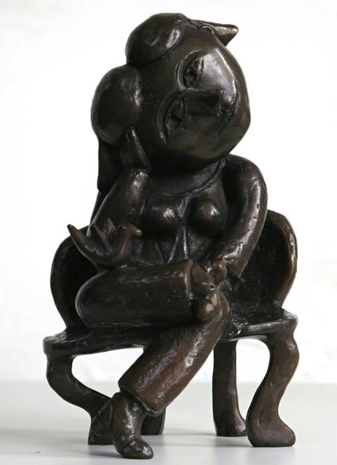 Menina sentada