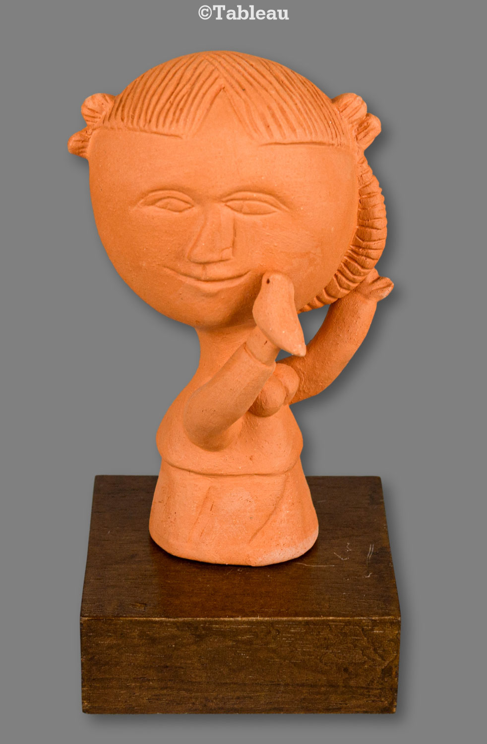 Menina com pássaro