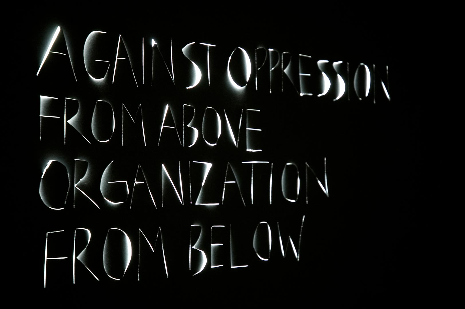 Carlos Motta - Graffiti Cuts: Who Owns The Street? (detalhe)