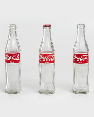 Cildo Meireles - Inserções em Circuitos Ideológicos (Projeto Coca-Cola)
