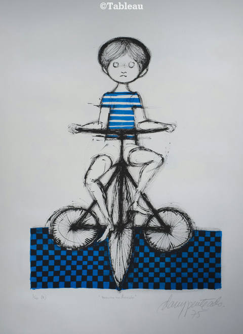 Menino no triciclo